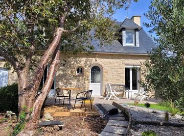 Gîte pour 8 personnes, avec jardin ainsi que terrasse et jacuzzi à Quimper