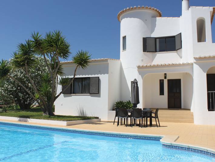 Holiday rental for 6 people, with garden and terrace in Carvoeiro