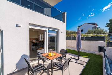 Ferienwohnung für 4 Personen, mit Terrasse in Sibenik