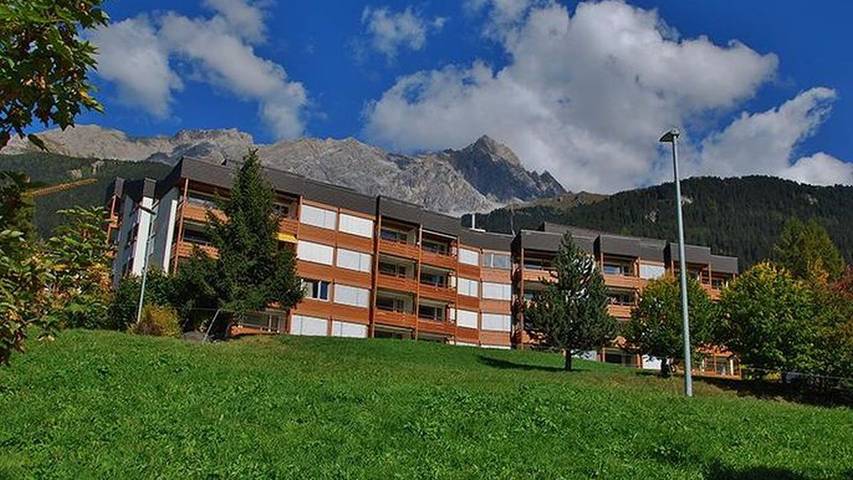 Vakantiewoning voor 2 personen, with balkon and zwembad as well as tuin in Savognin