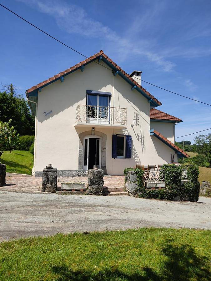 Location de vacances pour 6 personnes, avec Balcon ainsi que Terrasse et Vue à Peyrouse