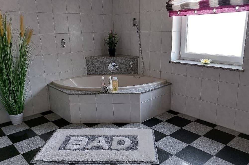 Luxuriöse Ferienwohnung mit Badewanne und Balkon, foto 7