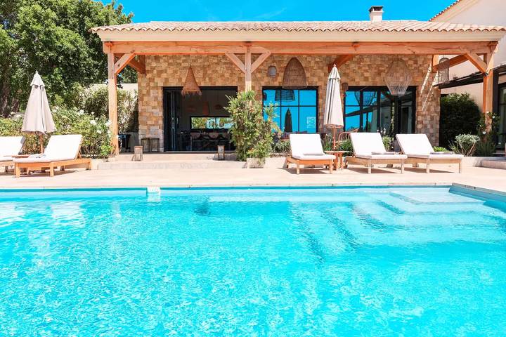 Location de vacances pour 12 personnes, avec jardin dans Pinarellu