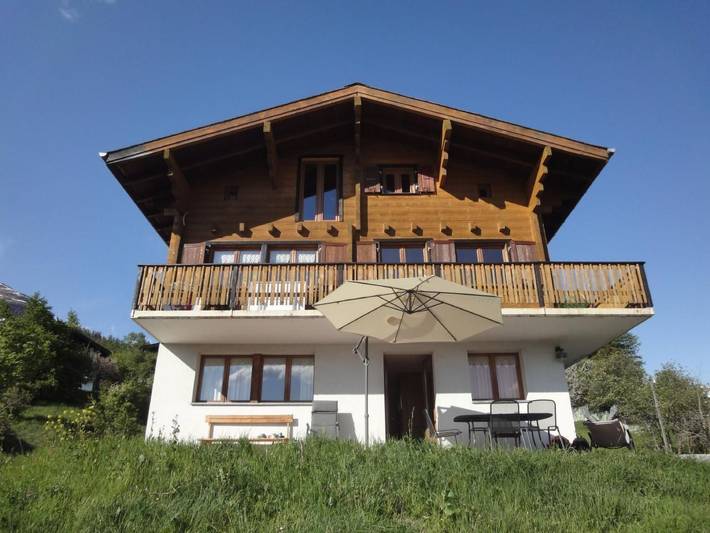 Ferienwohnung für 4 Personen, mit Balkon und Garten sowie Ausblick in Bellwald