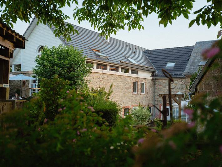 Gîte pour 26 personnes, avec Terrasse ainsi que Jardin et Sauna dans les Hautes Fagnes