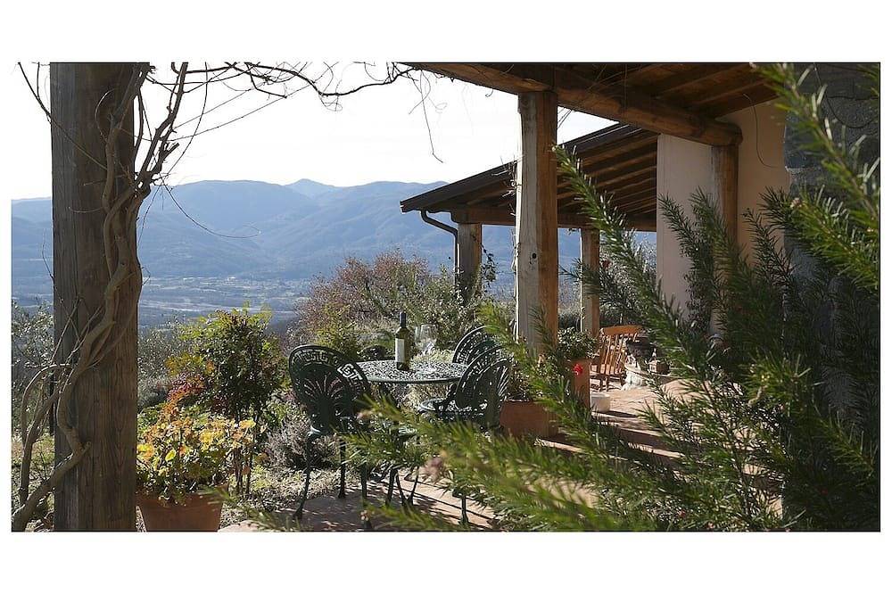 Luxuriöse private Villa mit 15mx6m Pool. Private Einstellung mit Panoramablick in Bagnone, Nationalpark Toskanisch-Emilianischer Apennin