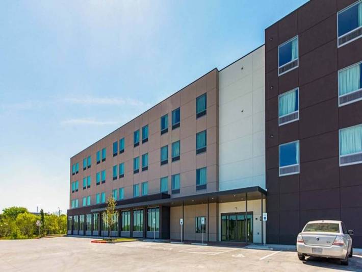 Hotel para 4 personas - 1