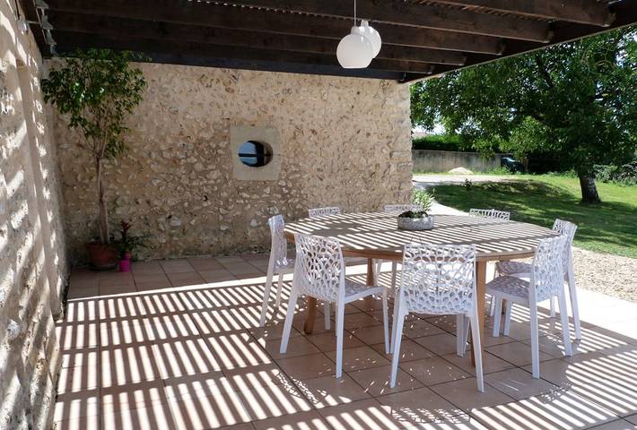 Gîte pour 15 personnes, avec terrasse et piscine ainsi que jardin et jacuzzi, animaux acceptés - 1