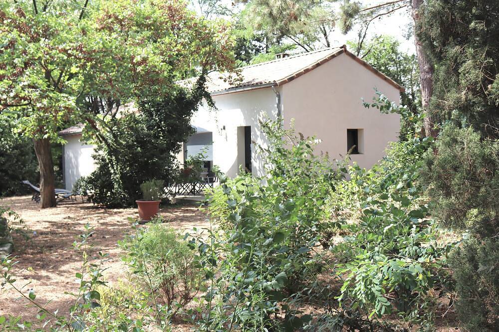 Maison Pour 4 p. Dans une Pinède D'un Mas Languedocien Avec Piscine et Jacuzzi in Saint-Just, Côte d'Améthyste