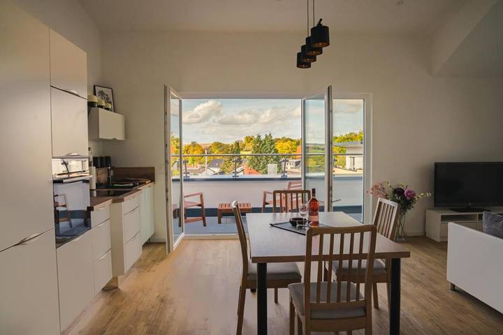 Ferienwohnung für 6 Personen, mit Balkon und Terrasse sowie Ausblick in Sinsheim
