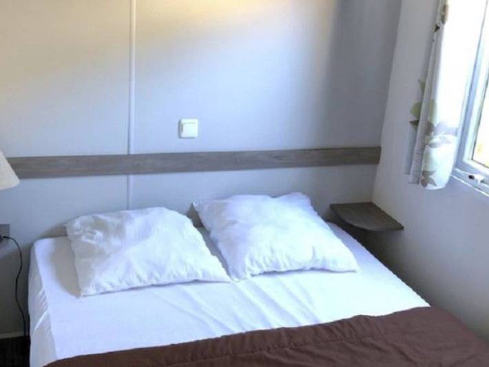 Mobil home pour 4 personnes, avec terrasse et piscine à Roquefeuil - 4