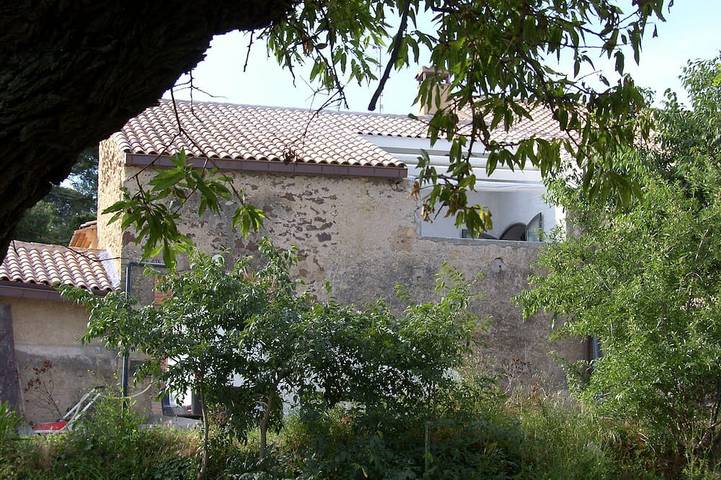 Location de vacances pour 6 personnes, avec terrasse et jardin à Tourbes