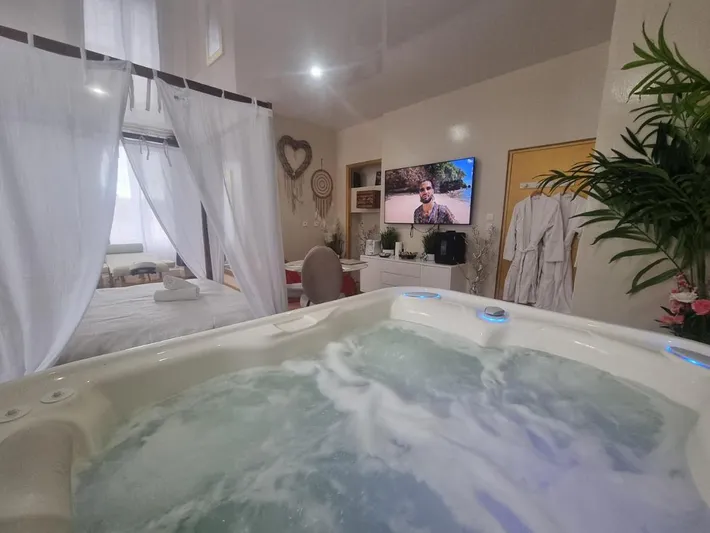 Hotel für 2 Personen, mit Pool und Garten sowie Whirlpool, mit Haustier - 1
