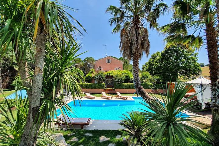 Casa vacanza per 20 persone, con giardino, con animali domestici in Corridonia