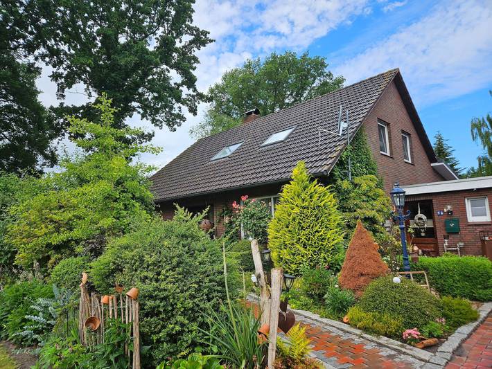 Ferienwohnung für 4 Personen, mit Terrasse und Whirlpool sowie Garten