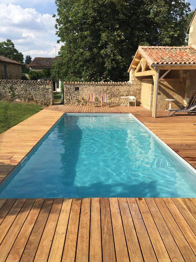 Location de vacances pour 10 personnes, avec Terrasse et Jardin ainsi que Piscine et Vue à Blanzay