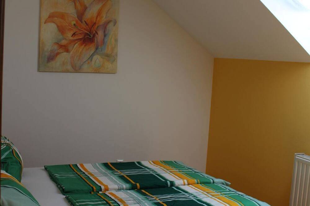 Ganze Wohnung, Dachgeschoss Ferienwohnung - Ferienwohnung Gaspar in Südoststeiermark, Halbenrain