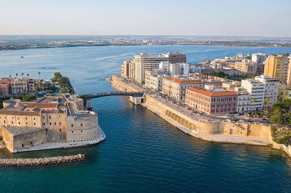 Centralissimo e luminosissimo appartamento intero con Open Space. in Taranto, Golf von Tarent