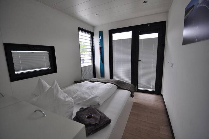 Hausboot für 4 Personen, mit Terrasse in Ribnitz-Damgarten - 2