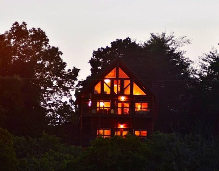 Vacation rental for 8 people, with balcony and pool as well as hot tub in Great Smoky Mountains National Park