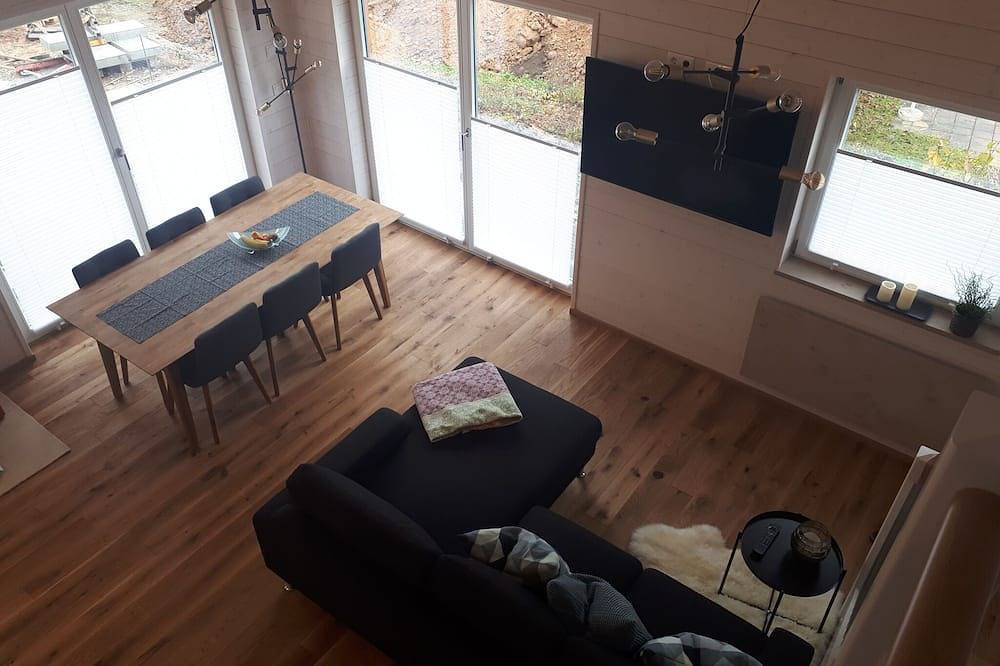 Ganze Wohnung, Offene lichtdurchflutete Wohnung mit Terrasse in Kinding, Altmühltal