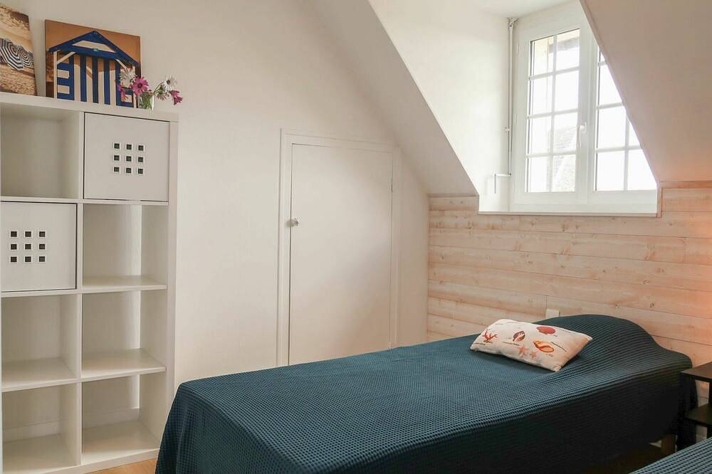 Lovely apartment in villa for 3 guests with Wifi in Plozévet, Côte de Cornouaille