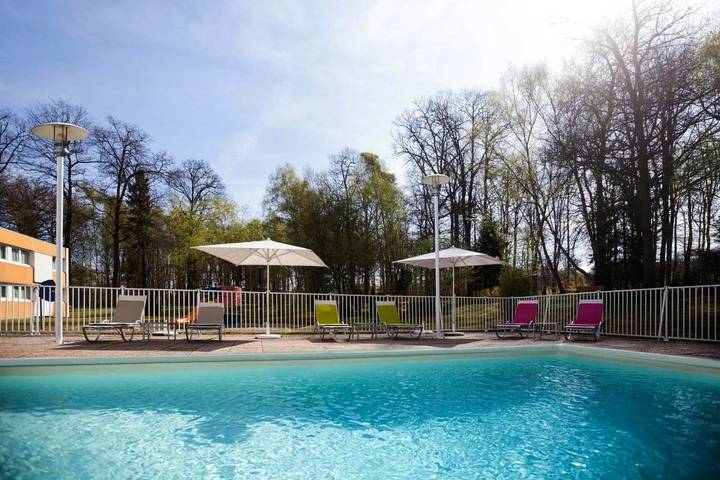 Hôtel pour 2 personnes, avec piscine et jardin, adapté aux familles à Saint-Avold - 2