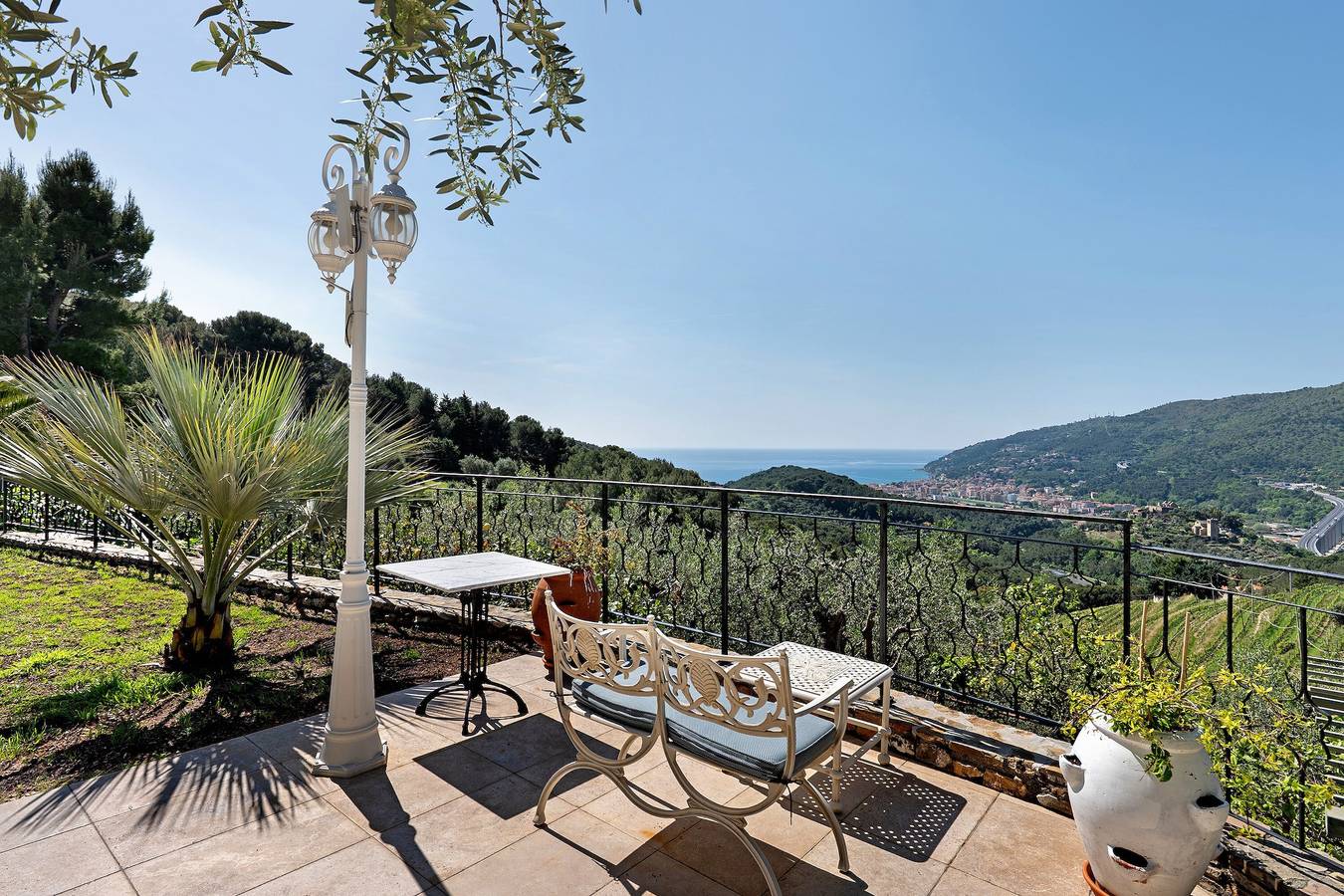 Apartamento entero, Villa Antonia Apartamento exclusivo en villa con piscina y pista de tenis in Andora, Riviera di Ponente
