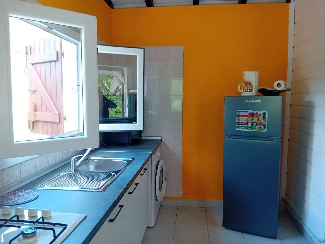 Acogedor Bungalow con Vista al Jardín en Les Abymes in Les Abymes, Guadalupe