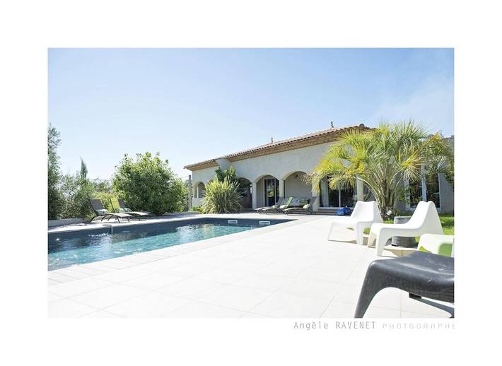 Location de vacances pour 14 personnes, avec vue ainsi que jardin et piscine à Puissalicon - 2