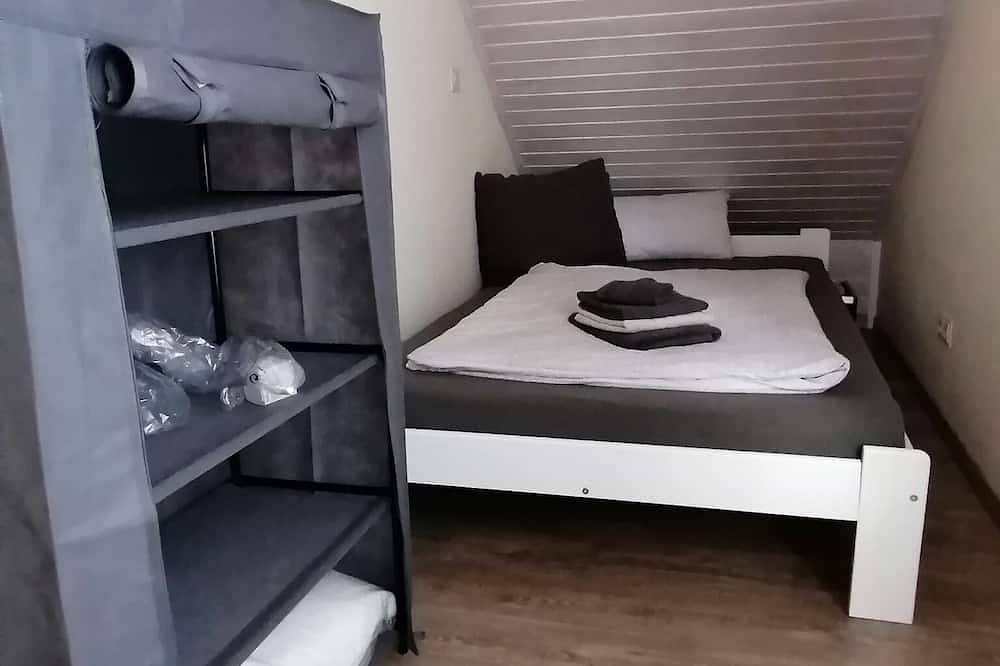 Ganze Wohnung, Ferienwohung (55qm) mit Südlage und Terrasse in Hildfeld, Winterberg