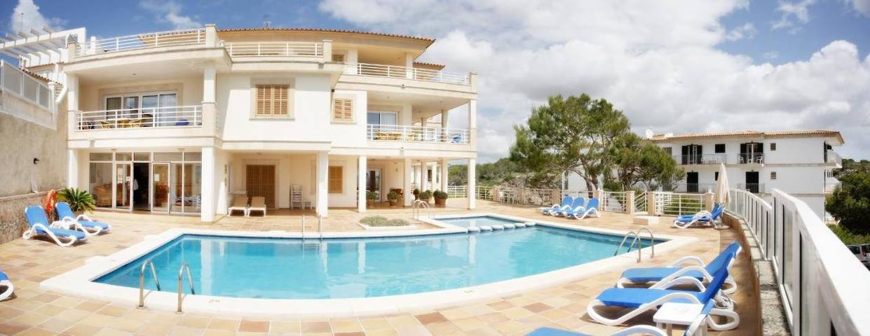 Apartamento de vacaciones para 4 personas, con piscina para niños y vistas además de jardín y piscina - 1