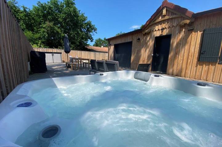Maison de vacances pour 8 personnes, avec jacuzzi, animaux acceptés à Arès
