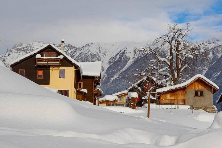 Gîte pour 2 personnes, avec vue ainsi que terrasse et jardin à Salvan - 4