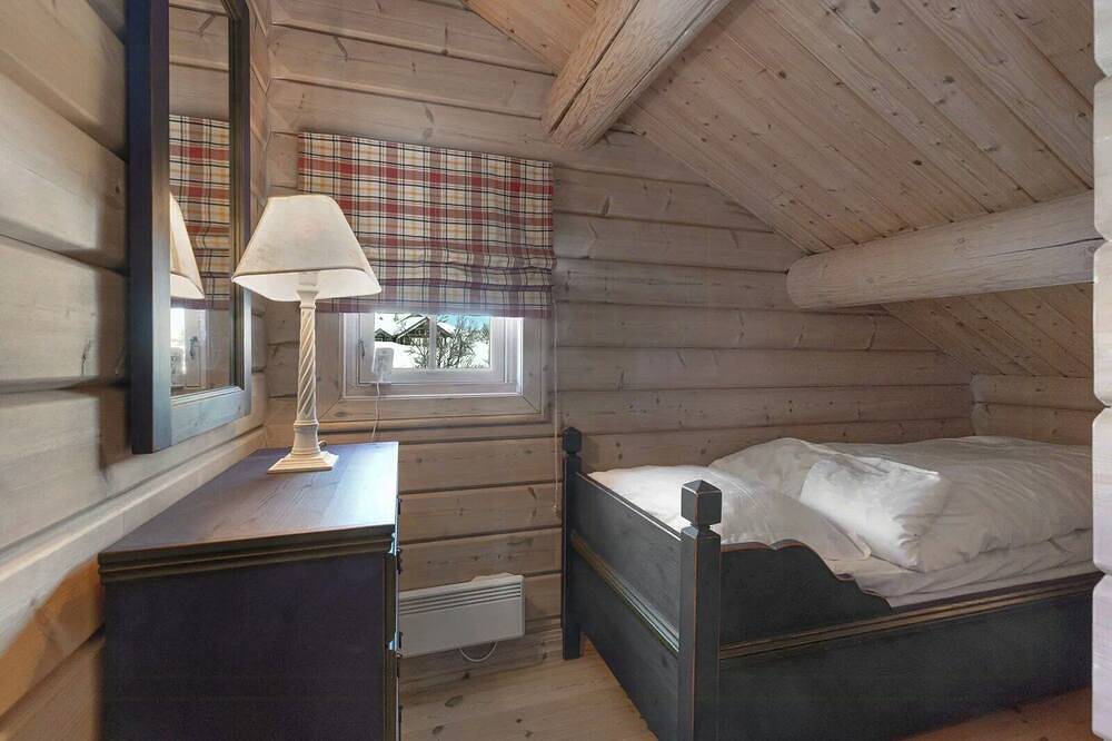 Holzhütte mit Panoramablick auf Spåtind in Etnedal