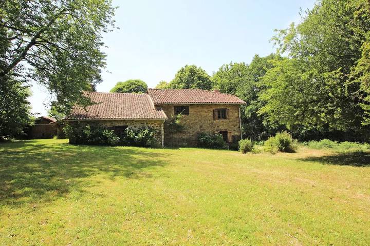 Gîte pour 10 personnes, avec jardin, animaux acceptés à Champagnac-la-Rivière - 3