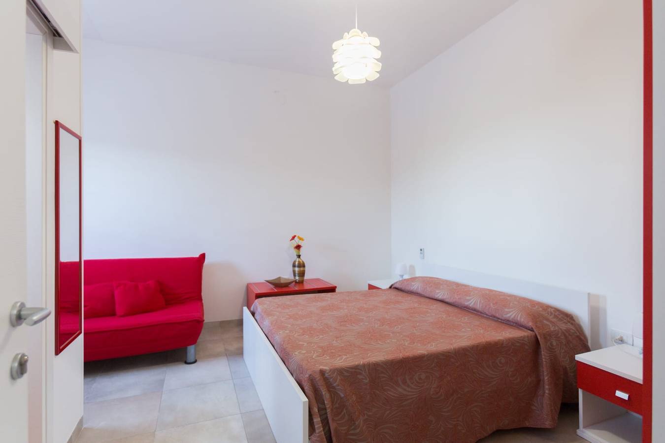 Holiday Home 'Luna Rossa Salento - Casa Rossa' Vista Mare, Jacuzzi & Wi-Fi in Porto Cesareo, Golfo di Taranto