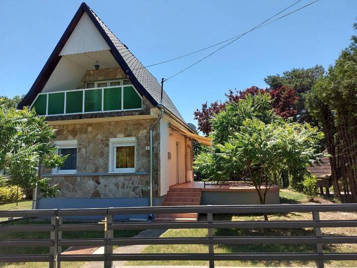 Ferienhaus für 4 Personen, mit Balkon und Terrasse