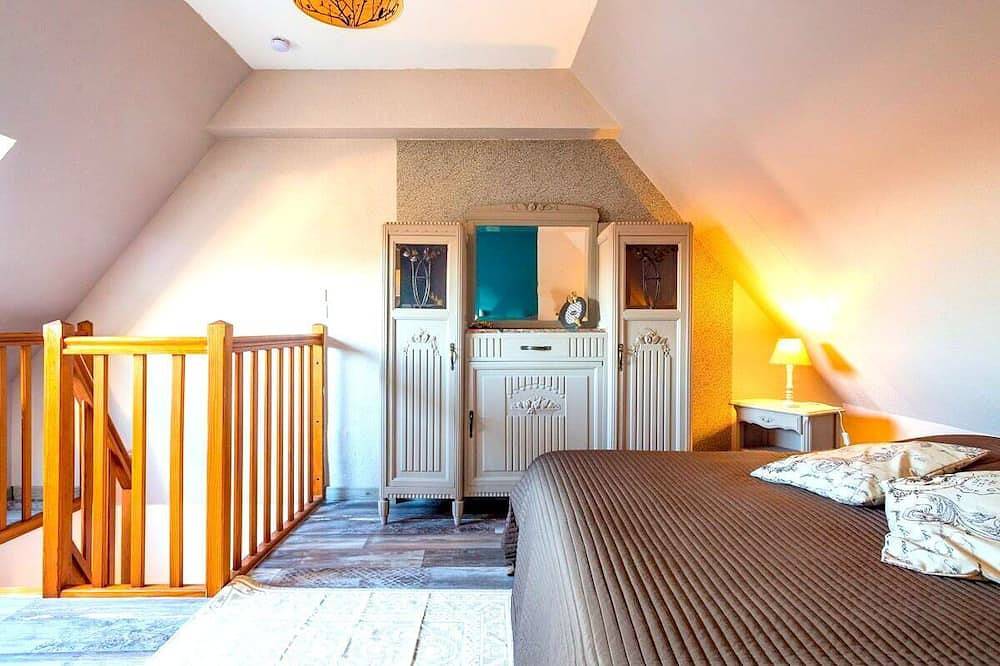 Entire apartment, New In the heart of the city center of Obernai in Alsace, charming and cozy duplex in Obernai, Sélestat-Erstein region
