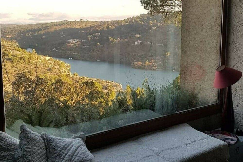 Cap Des Lacs Bleus - Uitzonderlijk panoramisch uitzicht en directe toegang tot het meer van Esparron in Esparron-de-Verdon, Regionaal natuurpark van de Verdon