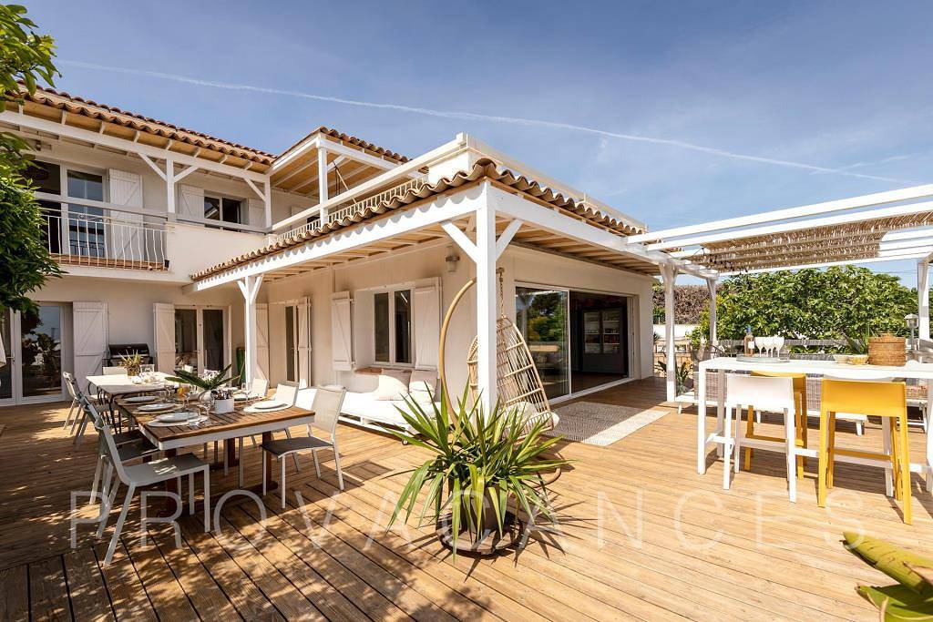 Villa in Golfe-Juan mit Aussicht auf das Mittelmeer und Cap d'Antibes in Vallauris, Cannes und Umgebung