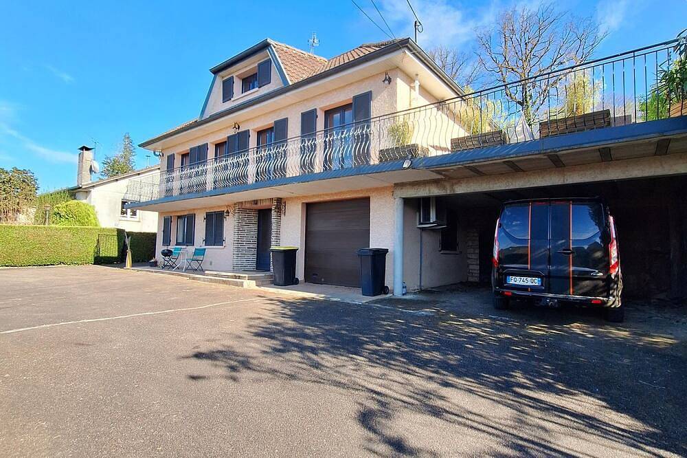 Quiet house close to shops in Baume-les-Dames, Doubs (desambiguación)