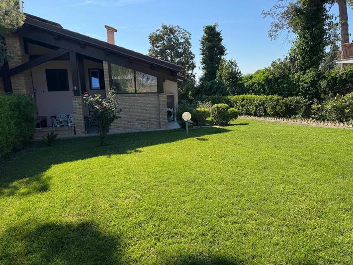 Villa per 4 persone, con Balcone e Terrazza nonché Giardino e Panorama a Numana