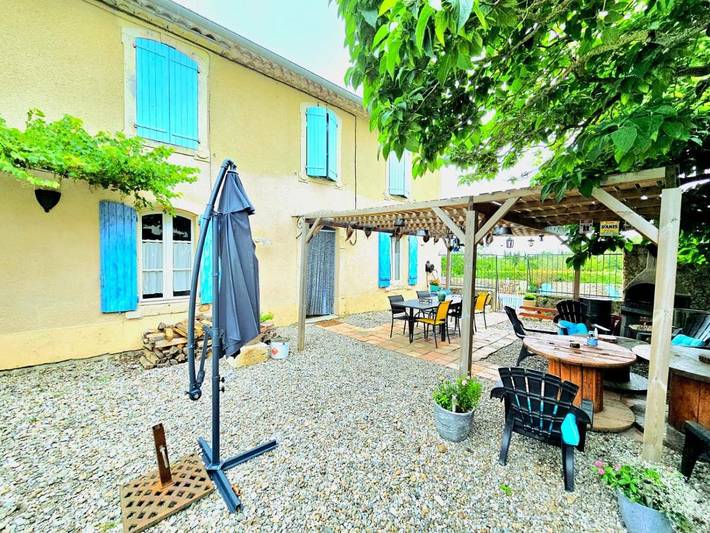 Location de vacances pour 2 personnes, avec jardin et vue ainsi que terrasse et piscine à Alairac - 4