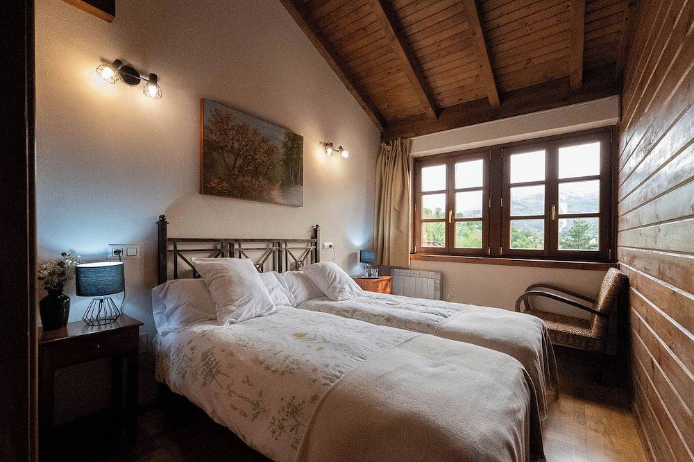 Rural House With Views Of The Green Asturian Mountains in Pola de Lena, Lena