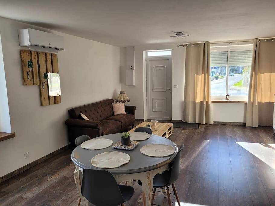 Appartement entier, T2 plain-pied, en centre-ville in Buzançais, Région de Châteauroux