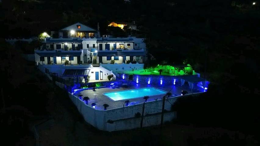 Appart’hôtel pour 4 personnes, avec piscine ainsi que vue et jardin