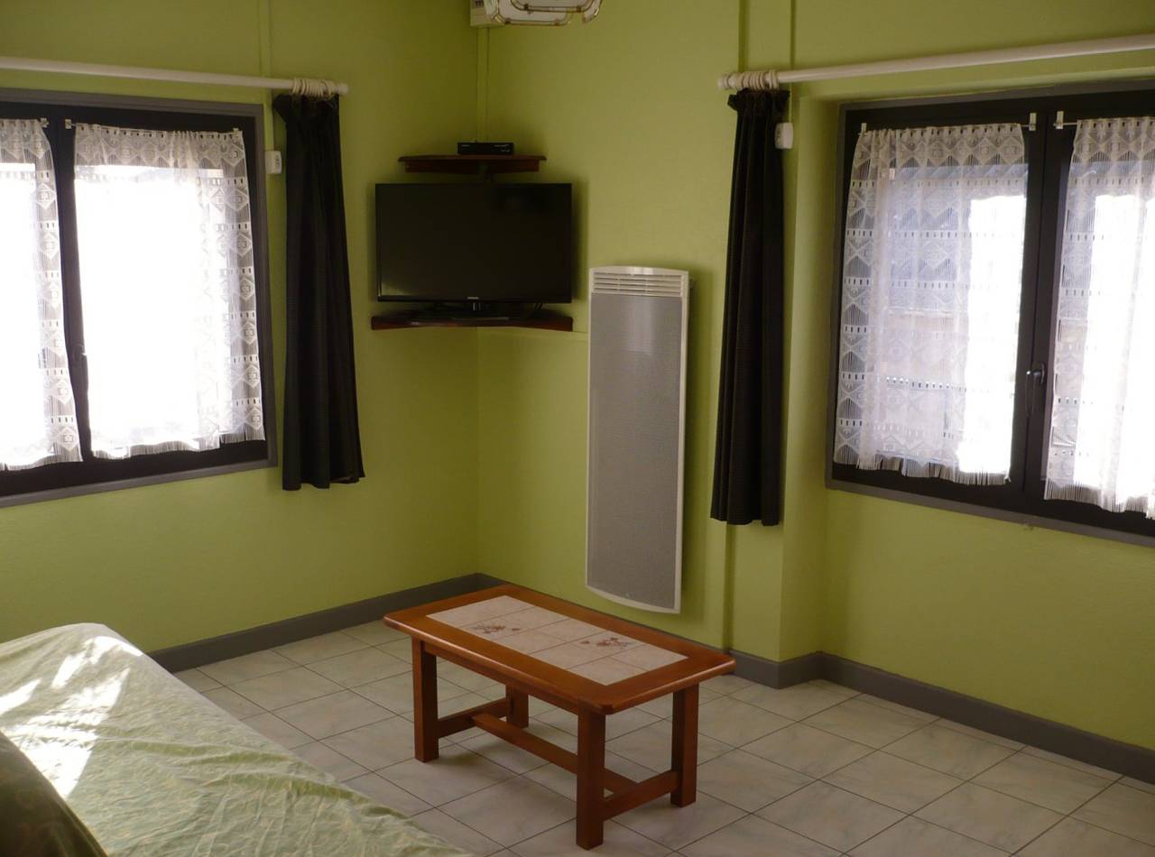 Location saisonnière d'un gîte, maximum 5 personnes in Chambon-sur-Lac, Parc naturel régional des Volcans d'Auvergne