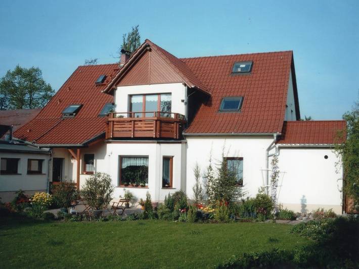Ferienwohnung für 5 Personen, mit Balkon und Terrasse sowie Garten