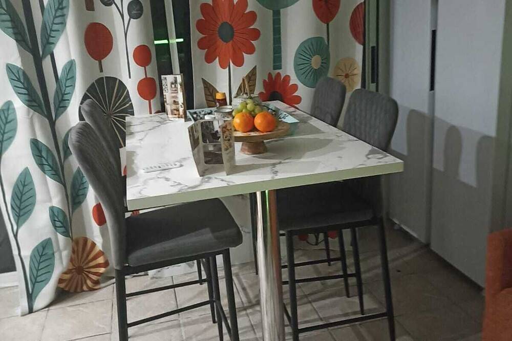 Entire apartment, Le Cosy chic in Saint-Maurice-de-Beynost, Bourg-en-Bresse region